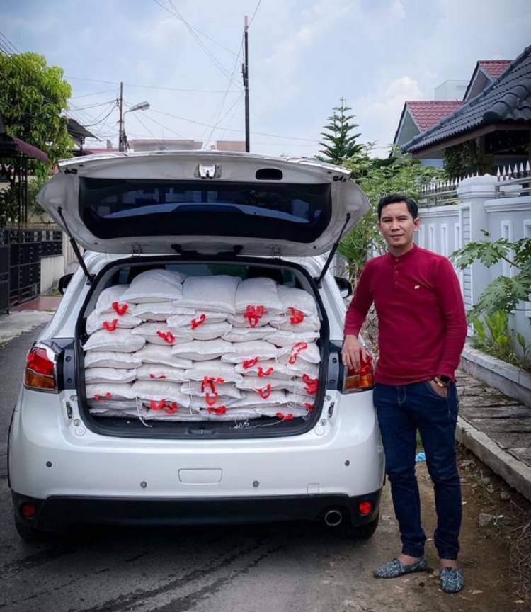 Bantu Masyarakat di Tengah Pandemi, Rendy Meiro Terinspirasi Gerakkan #BagasiBeras Keliling Kota Medan