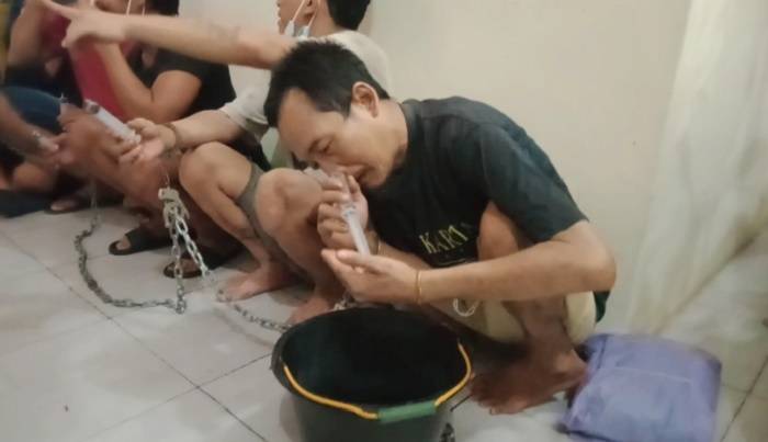 Antisipasi Covid-19, Polsek Medan Baru Rutin Cuci Hidung Para Tahanan