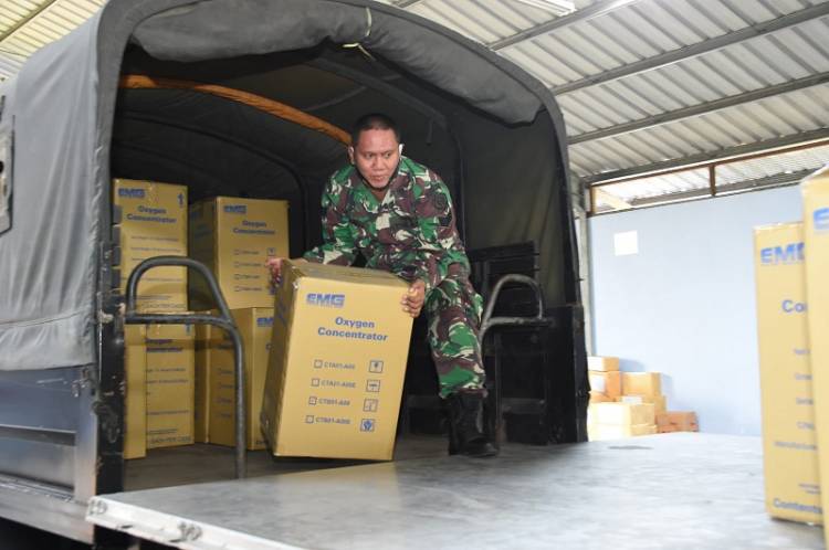 TNI Kirim Bantuan Alat Kesehatan ke Papua