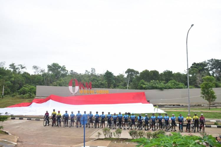 Danrem 174 Merauke Bentangkan Bendera Merah Putih Raksasa di Titik "0" KM Kampung Sota, Merauke