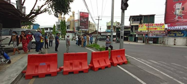 140 Personel Gabungan Polrestabes Medan Sekat 5 Kecamatan Berstatus Zona Merah