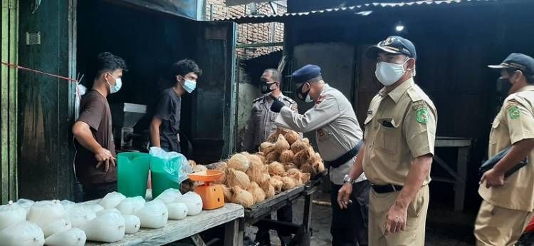 Satgas PPKM Polsek Medan Timur Himbau Pedagang dan Pelaku Usaha Terapkan Prokes