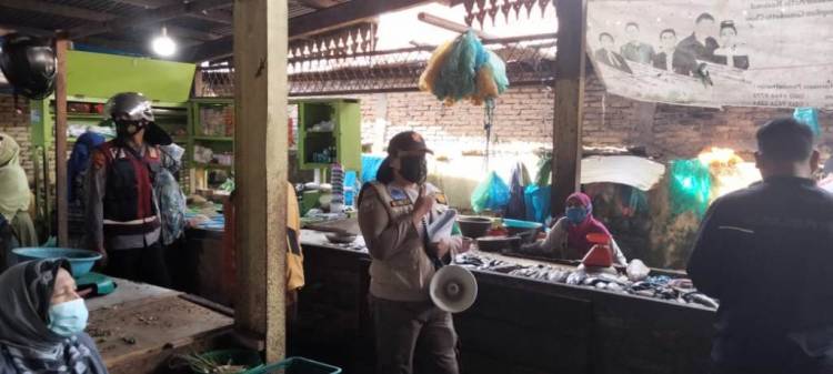 Satgas PPKM Level 4 Polsek Medan Timur Kembali Tutup Sejumlah Usaha Non Esensial
