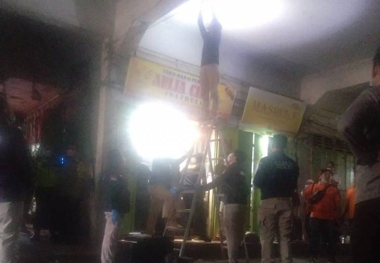 Siang Bolong, Komplotan Perampok Bersenpi Gasak Toko Emas di Pasar Simpang Limun, Pelaku Tembak Sejumlah Orang