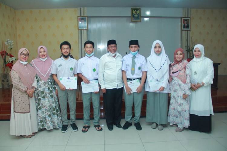 Siswa MAN 2 Model Medan Raih 8 Medali pada Olimpiade Tingkat Nasional