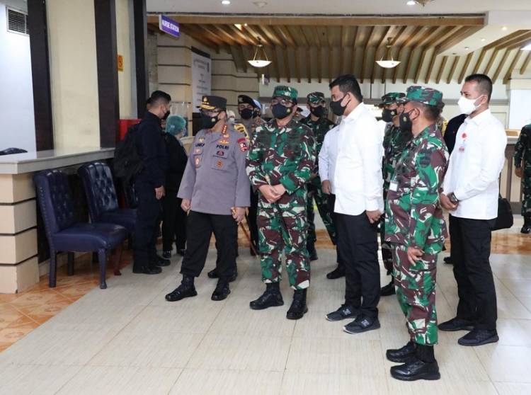 Panglima TNI dan Kapolri Tinjau Fasilitas Isoter Pasien OTG Covid-19 di Eks Hotel Soechi Medan
