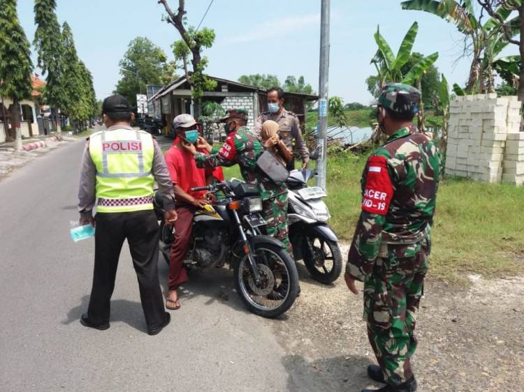 Babinsa Disebar Sosialiasikan Protokol Kesehatan