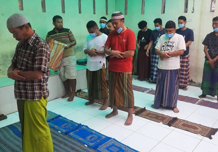 Tahanan Polsek Medan Baru Beragama Islam Wajib Sholat Jumat Berjamaah