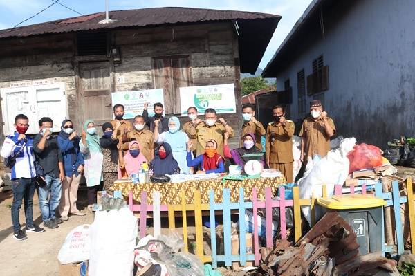 Peduli Lingkungan, Bupati Tapsel Kembali Tinjau Penimbangan Sampah di Huta Ginjang