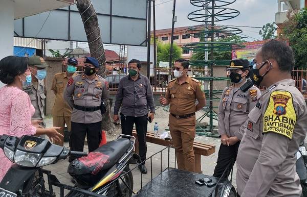 Polsek Medan Baru Berikan Himbauan Prokes Terkait Acara Pemberkatan Pernikahan dan Resepsi di Gereja GKPI Petisah 
