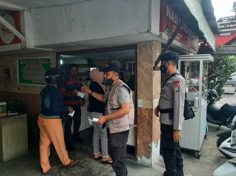 Langgar Prokes, Satgas PPKM Polsek Medan Timur Tutup Sejumlah Tempat Usaha