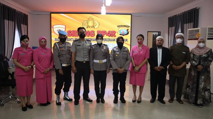  Kabag SDM Polrestabes Medan Pimpin Sidang Perkawinan Kepada Personel 