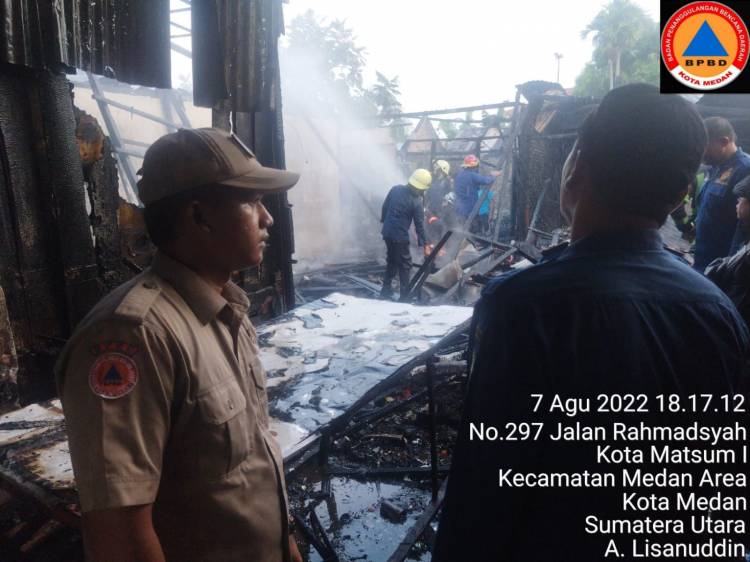 Lima Rumah dan Satu Kios Loundry di Jalan Rahmadsyah Medan Terbakar