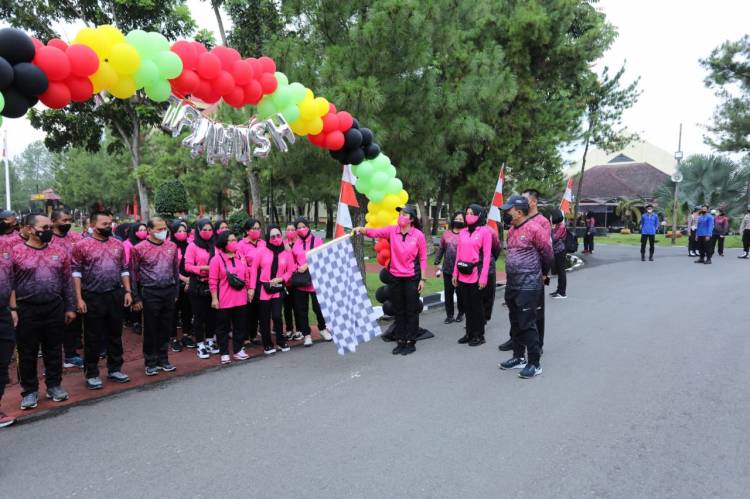 HUT ke-74 Polwan, Polrestabes Medan Antusias Hadiri Gerak Jalan yang Digelar Polda Sumut 