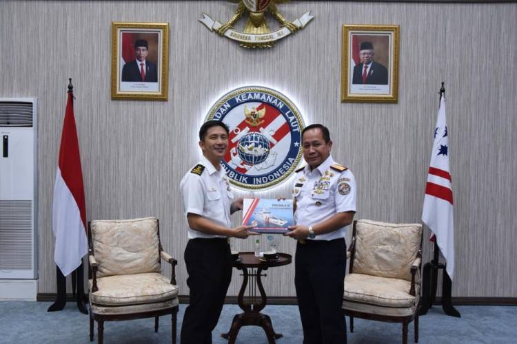 Kepala Bakamla RI Lakukan Pertemuan dengan Kasal Singapura