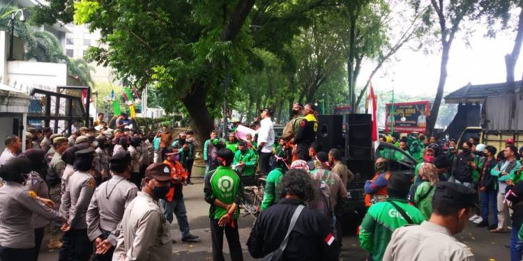 Polrestabes Medan Gelar PAM Demo Ratusan Ojol di Kantor DPRD Sumut