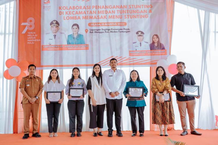Walikota Medan Beri Penghargaan 8 Klinik dan 11 Bapak Asuh Stunting