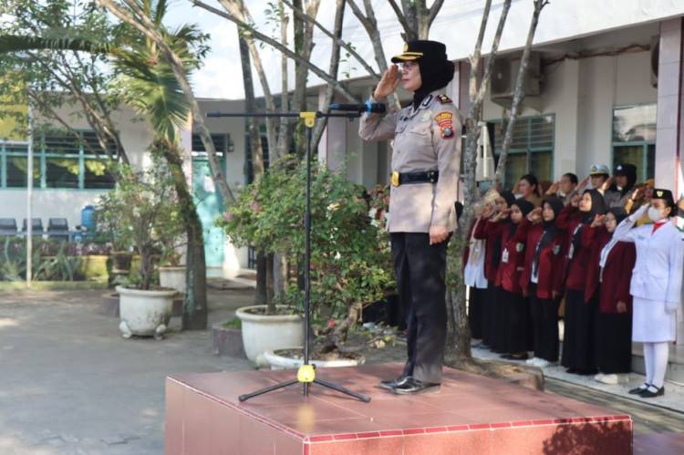 HUT ke-75 Polwan, Kasat Binmas Polresta Deli Serdang Goes to Campus dan Goes to School