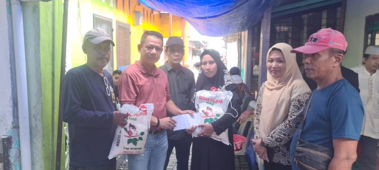 Menebar Kebaikan Melalui Kegiatan Sosial, Ketua Pewarta Datang Melayat dan Bantu Warga yang Meninggal Dunia