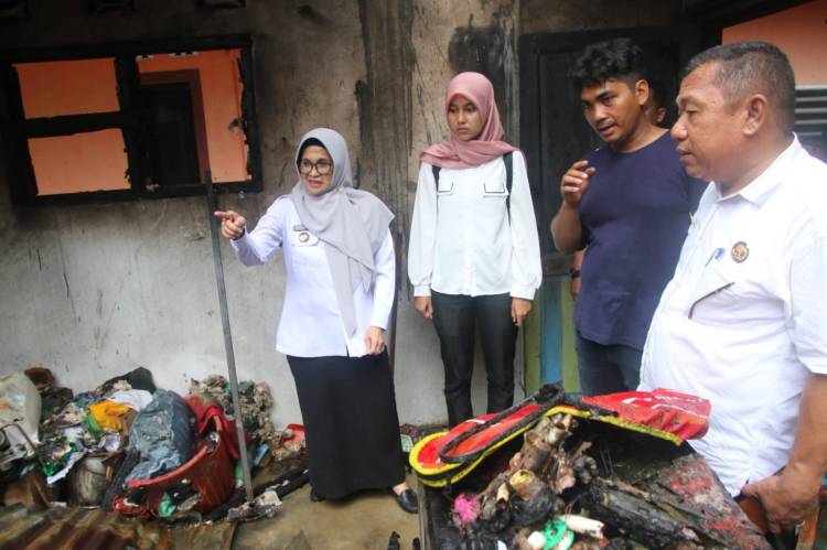 Walikota Pematang Siantar dan Pimpinan OPD Kunjungi serta Serahkan Bantuan kepada Korban Longsor dan Kebakaran