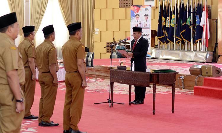 Lantik 10 Kepala SMA/SMK Edy Rahmayadi Larang Kepsek Libatkan Siswa dan Sekolah di Politik Praktis
