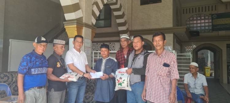 Ketua Pewarta Melayat dan Berikan Santunan kepada Warga