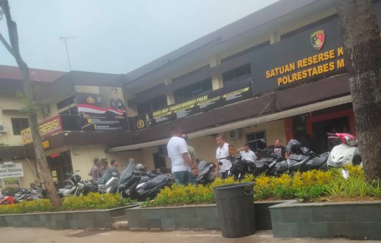 Puluhan Oknum Tentara Geruduk Mapolrestabes Medan, Minta Rekan Sipil Mereka Dibebaskan 