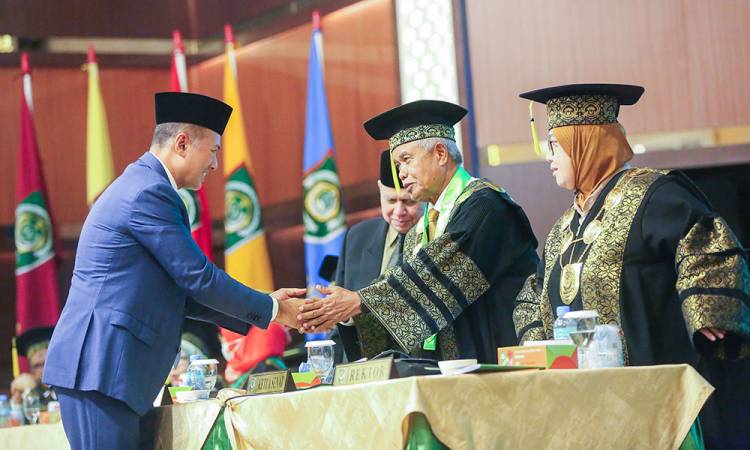 Hadiri Wisuda UISU, Wakil Gubernur Sumut Yakin Wisudawan Mampu Bersaing hingga Ciptakan Lapangan Pekerjaan