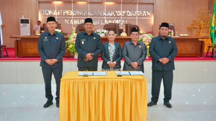 Plt Bupati Langkat Hadiri Paripurna KUPA dan PPAS P-APBD Langkat