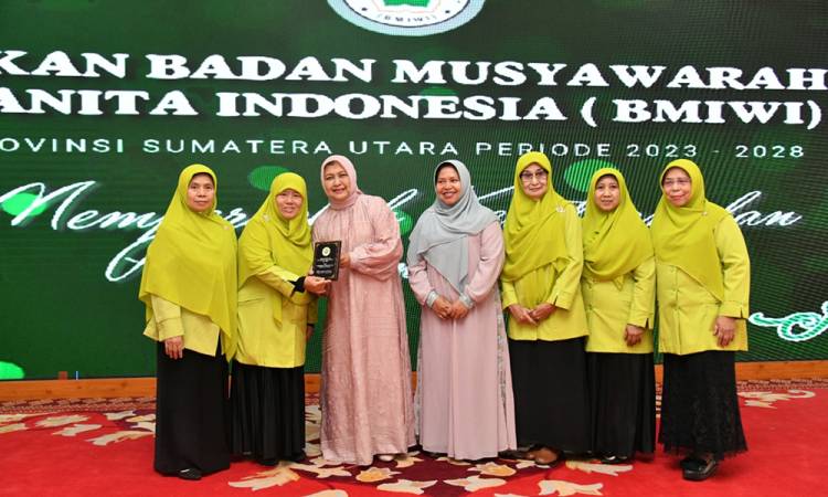  Hadiri Pelantikan BMIWI Sumut, Nawal Lubis : Peran Organisasi Wanita Dibutuhkan Pemerintah