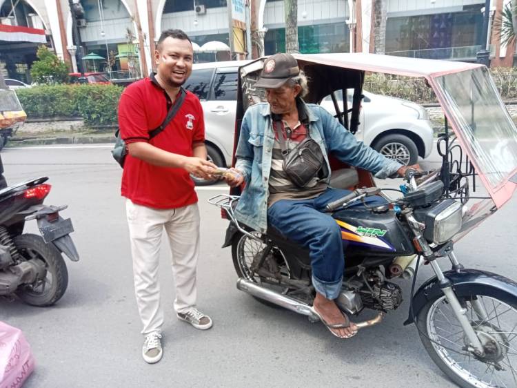 RASBN Bagikan Makan Siang dan Susu Gratis kepada Masyarakat