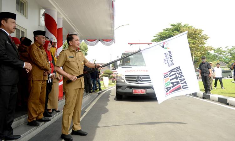 Pj Gubernur Sumut Lepas Parade Ambulans, Siap Tangani Kejadian Darurat Selama PON XXI