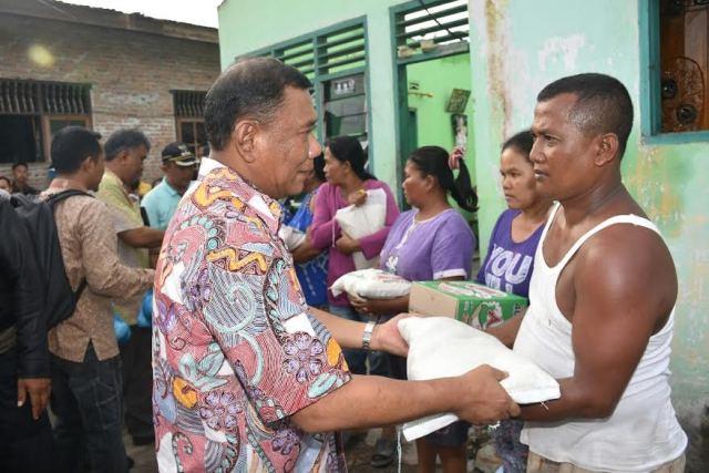 Bupati Deli Serdang Beri Bantuan Korban Banjir dan Angin Puting Beliung