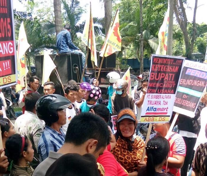 Ratusan Buruh ABB-DS Demo ke Kantor Bupati Deli Serdang