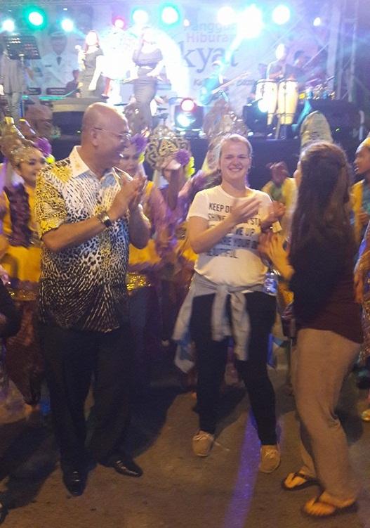 Ratusan Warga Medan Meriahkan Panggung Hiburan Rakyat