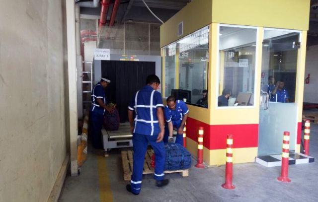 Kloter Awal, Tiga Koper Terdeteksi Simpan Air Zamzam Dibongkar