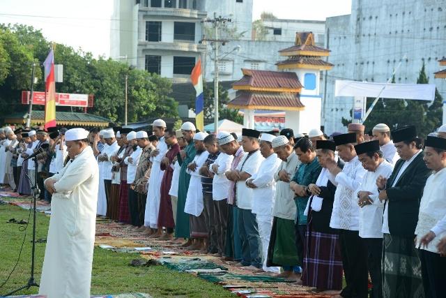 Bupati dan Wabup Deli Serdang Shalat Idul Adha di Lapangan Tengku Rajamuda