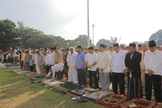 Ribuan Warga Binjai Solat Ied di Lapangan Merdeka
