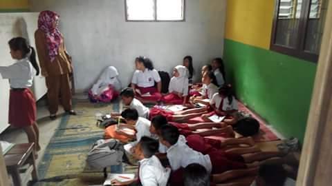 Siswa di Langkat Tetap Sekolah Meski Banjir