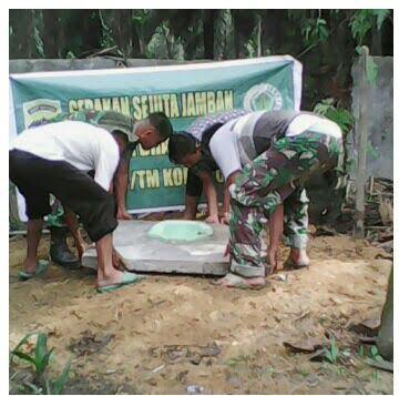 Koramil 05/BD Kodim 0209/Labuhanbatu Buat Jamban Untuk Masyarakat