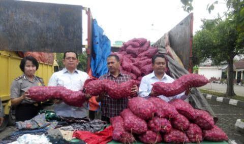 Polda Sumut Amankan 6 Ton Bawang Merah Ilegal Asal Aceh