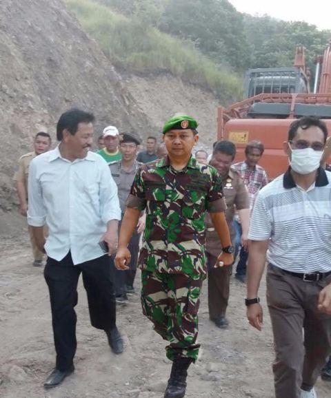 Dandim 0207/Simalungin Beri Semangat Kepada Prajurit di Lokasi TMMD ke-97