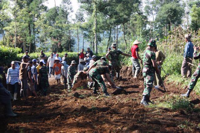 Warga Kelurahan Haranggaol Bangga Terhadap Satgas TMMD ke-97