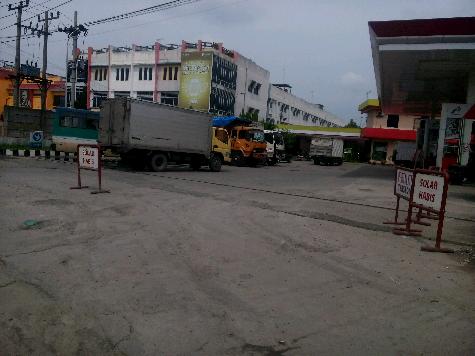 Solar Langka, Sopir Truk Nginap di SPBU Jalinsum Tanjung Morawa