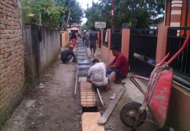 Camat Medan Johor Apresiasi Pembuatan Drainase di Karya Jaya 