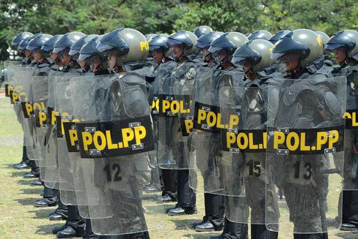 Tertibkan Jalan, Sat Pol PP Gusur Lapak Pedagang di Bawah Tol Denai