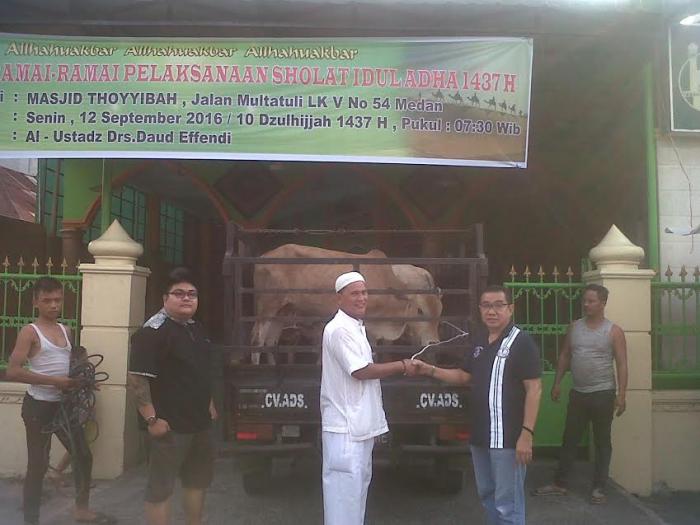 PT Multatuli Indah Lestari Sumbang 1 Ekor Lembu ke Masjid Thoyyibah Medan Maimun