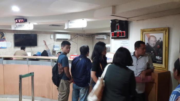Masyarakat Keluhkan Pelayanan Pengurusan SIM di Sun Plaza