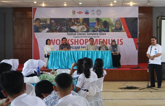 Mahasiswa dan Pelajar Ikuti Workshop FLSU di YP Parulian Medan