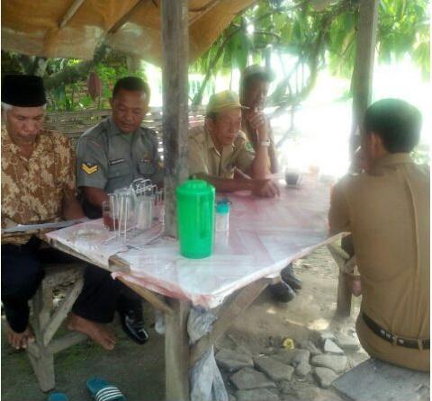 Babinsa Koramil 01/Aek Kanopan Laksanakan Komsos Dengan Masyarakat